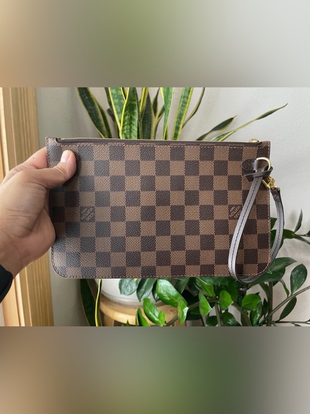 Authentic LOUIS VUITTON Damier Neverfull MM Pouch. - Picture 2 of 13
